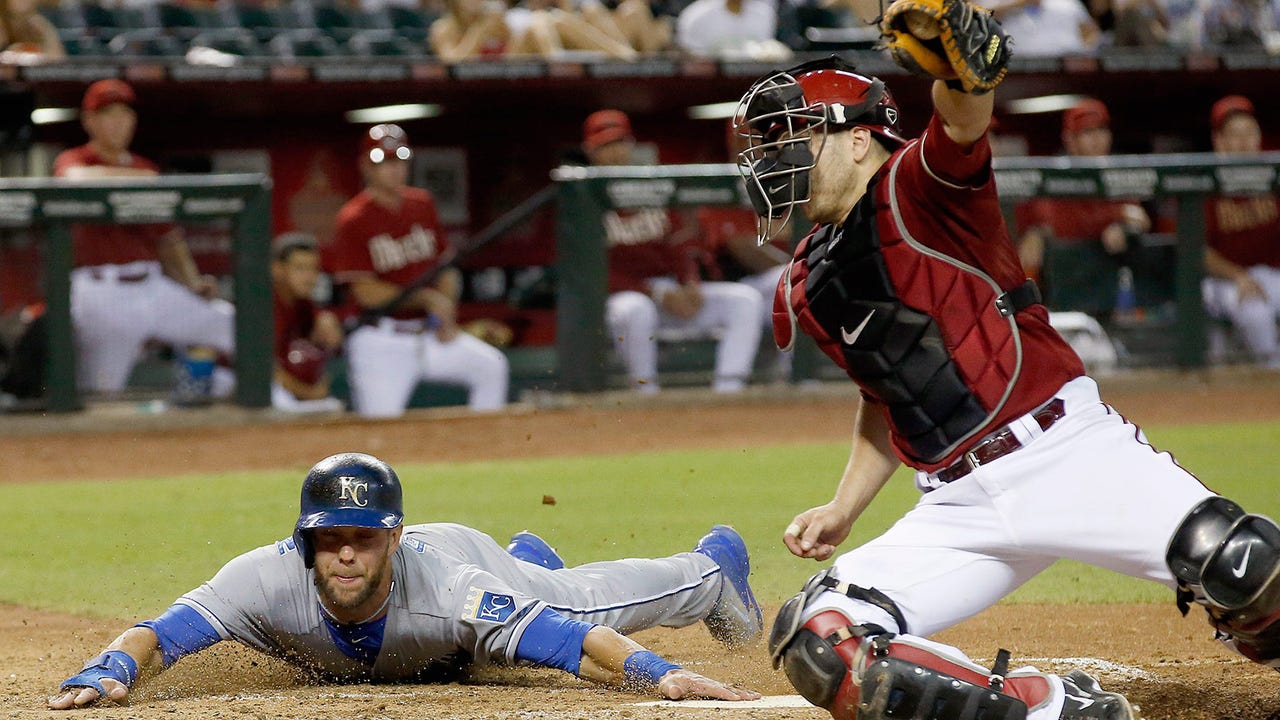 Royals complete sweep in Arizona and take possession of final wild-card spot